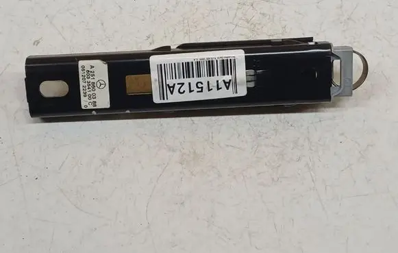 Mercedes-Benz R W251 Seat belt adjustment rail A2518600388