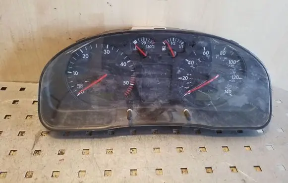 Volkswagen PASSAT B5 Speedometer (instrument cluster) 3B0919931