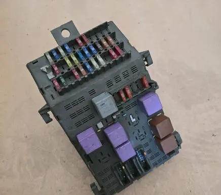 Renault Laguna I Fuse module 7700427845A 7700427845