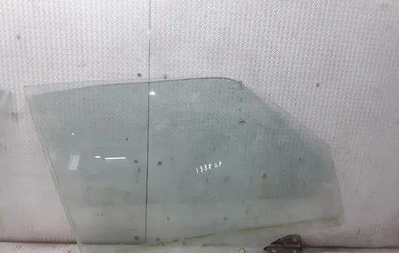 Mitsubishi Pajero Front door window glass four-door
