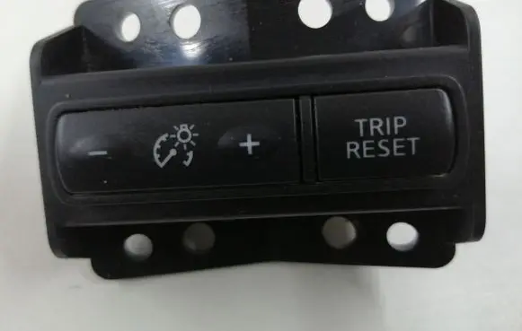 Nissan Qashqai Headlight level height control switch