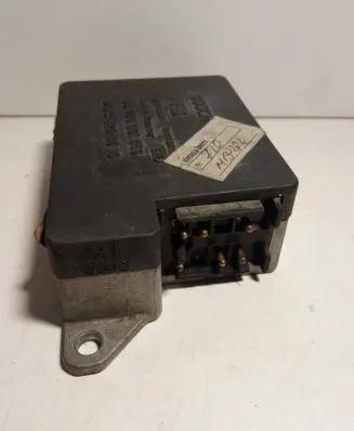Mercedes-Benz E W124 Airbag control unit/module 0038200610 0285001050