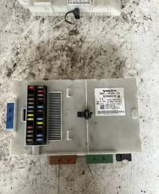 Volvo XC70 Fuse module 30765624ae