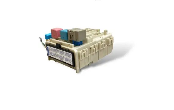 Toyota Prius (NHW20) Fuse module 8273047290 9711A 7L241567