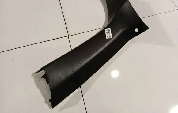 Mercedes-Benz ML W163 (D) pillar trim (bottom) A1636920103