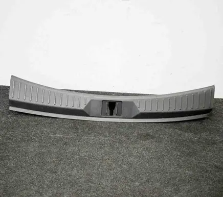 Trunk/boot sill cover protection