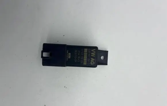 Volkswagen Caddy Glow plug pre-heat relay 038907281D 0552120504