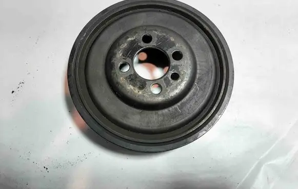 Volkswagen PASSAT B6 Crankshaft pulley 03G105243