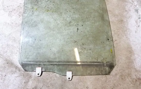 Honda CR-V Rear door window glass