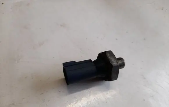 Audi A3 S3 8V Oil pressure sensor 06K919081