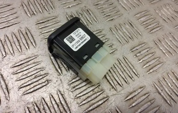Opel Grandland X USB socket connector 13596807