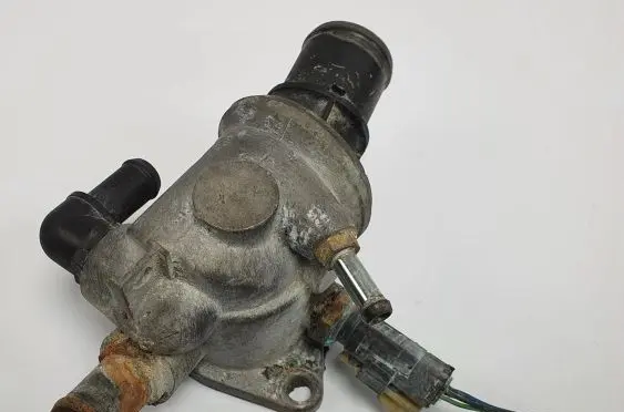 Alfa Romeo GT Thermostat housing V2835-88