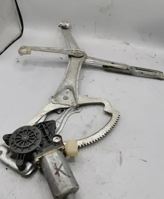 Mercedes-Benz E W210 Front door window regulator with motor 0130821708