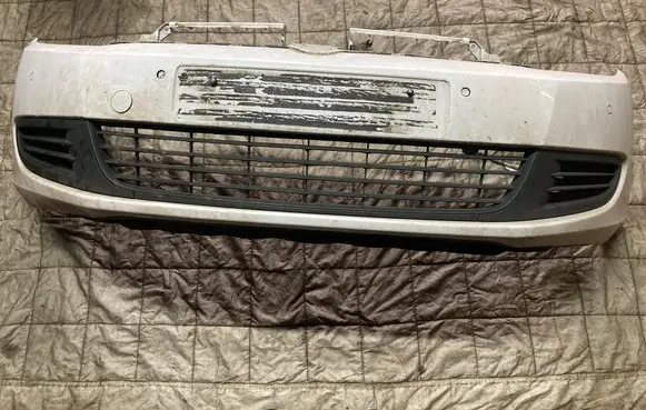 Volkswagen Golf VI Front bumper