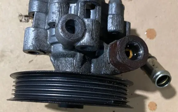 Toyota Corolla Verso AR10 Power steering pump