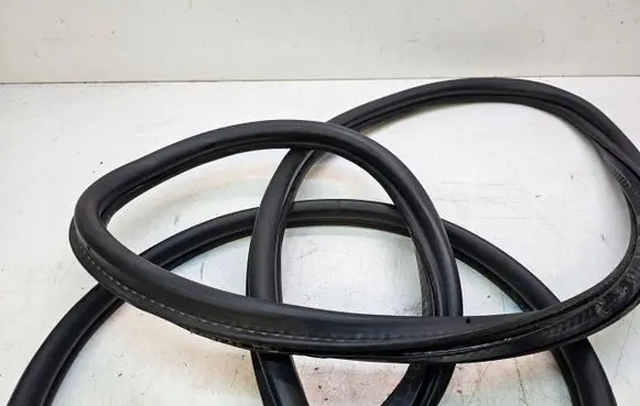 Audi A4 S4 B5 8D Rubber seal tailgate window/glass 8E9827705P 8E9827705POK