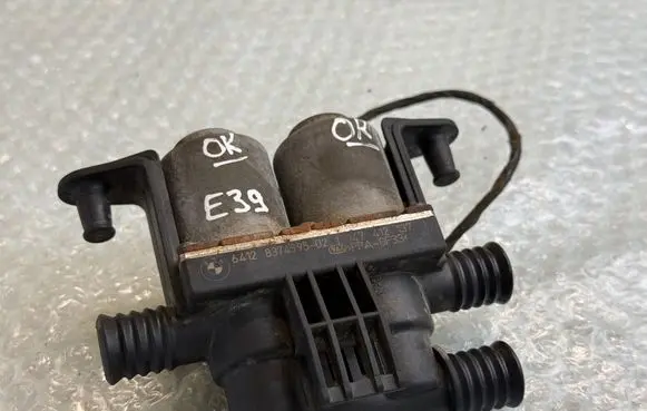 BMW 5 E39 Coolant heater control valve 8374995 64128374995 837499502