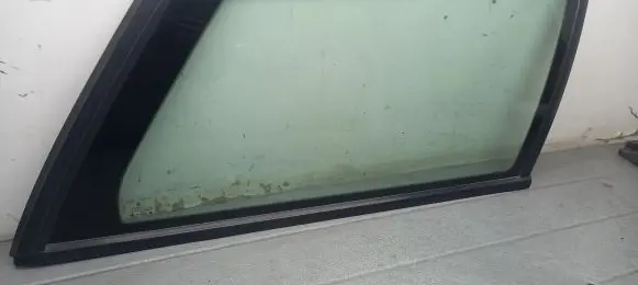 Volkswagen PASSAT B4 Rear side window