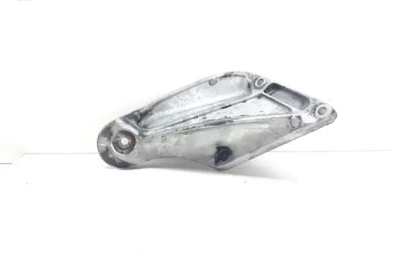 Engine mounting bracket