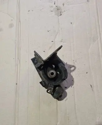 Toyota Corolla E120 E130 Engine mount bracket