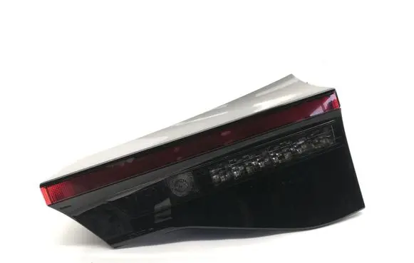 Tailgate rear/tail lights