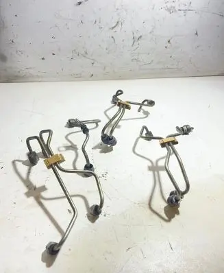 Volvo V70 Fuel injector supply line/pipe 31336626 31336627 31336628