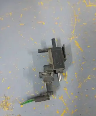 Volvo S60 Turbo solenoid valve 72224011 03T284 30670448
