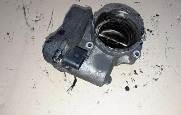 Volkswagen PASSAT B6 Throttle valve 03G128063B