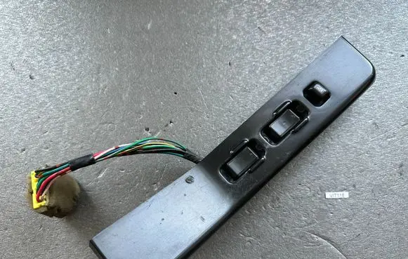 Nissan Patrol Y60 Electric window control switch 2540105J10