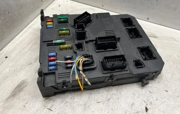Peugeot 407 Fuse module 9655221280