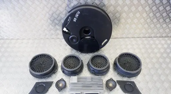 Audi Q5 SQ5 Audio system kit 8R0035382A 8R0035415C 8R0035411A