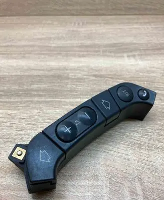 BMW 5 E39 Steering wheel buttons/switches 8363656