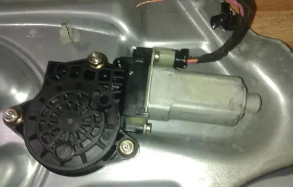 KIA Cerato Front door window regulator motor