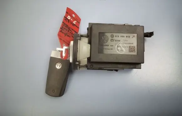 Volkswagen PASSAT B6 Ignition lock 3C0905843M