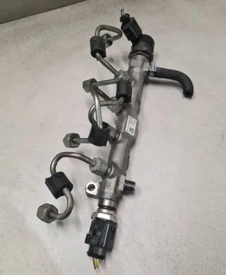 Skoda Octavia Mk3 (5E) Fuel main line pipe 04L089D 057130764AB 0281006075
