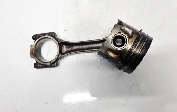 Volkswagen PASSAT B5.5 Piston with connecting rod