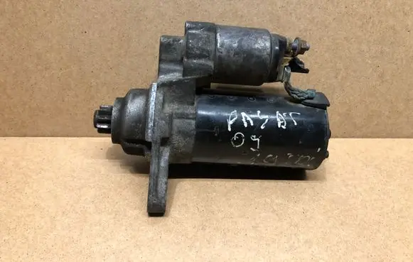 Volkswagen Touran I Starter motor 02Z911023F