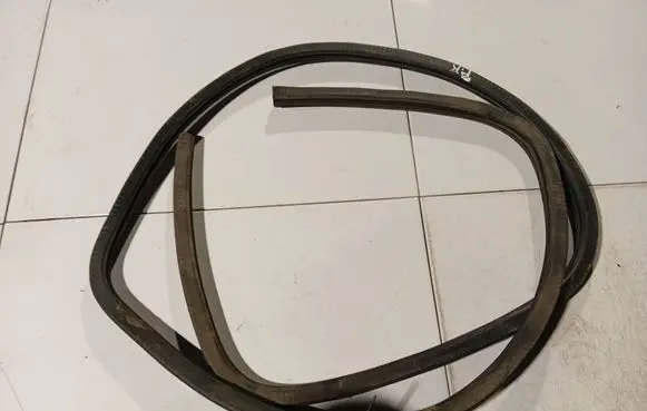 Honda Civic Rubber seal front coupe door 