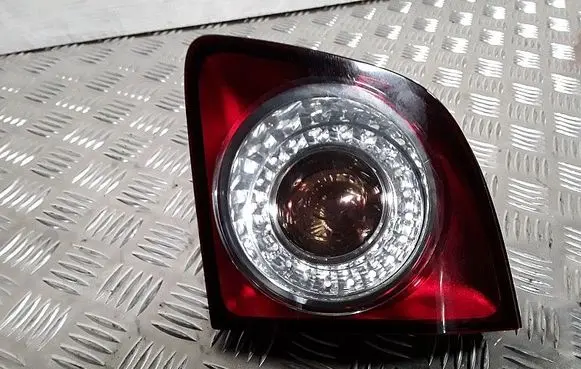 Tailgate rear/tail lights