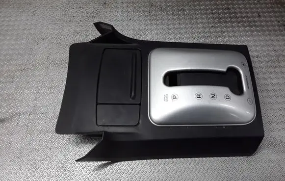 Chrysler Pacifica Gear selector 0UD82TRMAA