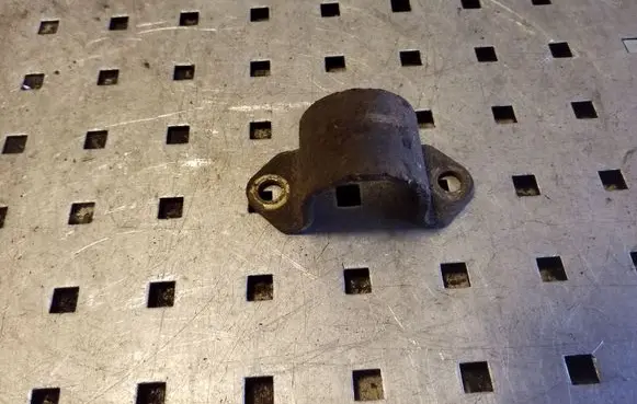 Opel Frontera B Sway bar bush bracket, front 