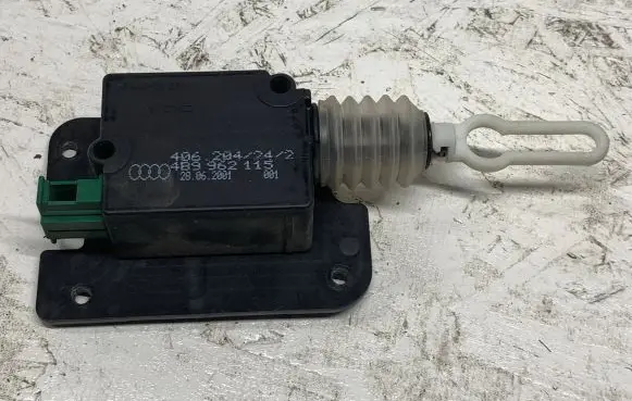 Audi A3 S3 8L Tailgate boot lock/latch motor 8L0827833