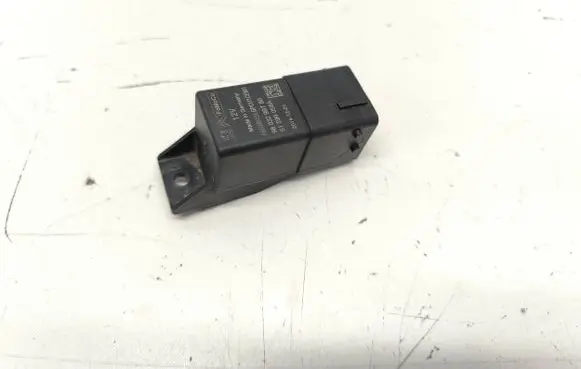 Ford Mondeo MK V Glow plug pre-heat relay 9803299780 51299058A