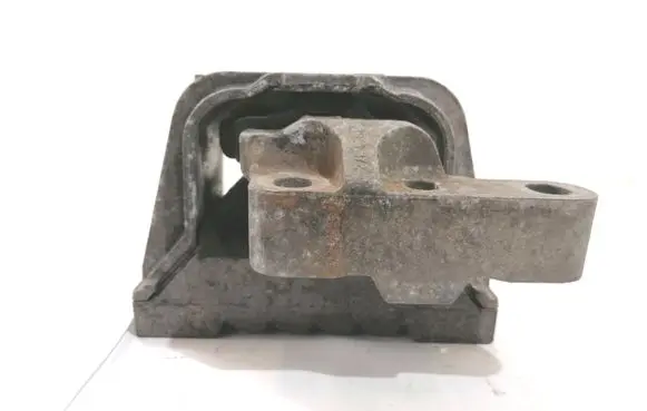 Volkswagen PASSAT B6 Engine mount bracket K0199262 3618372