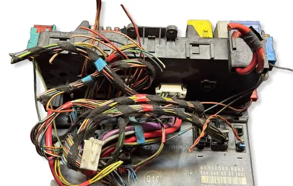 Mercedes-Benz Vito Viano W639 SAM control unit 6395450301