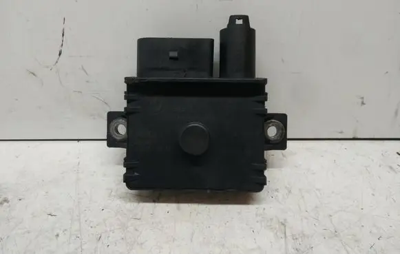 BMW 3 E46 Glow plug pre-heat relay 778682105 E5857R 0000245015