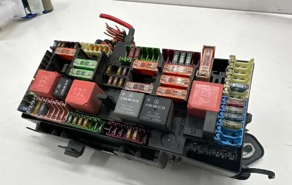 Mercedes-Benz S W222 Fuse module