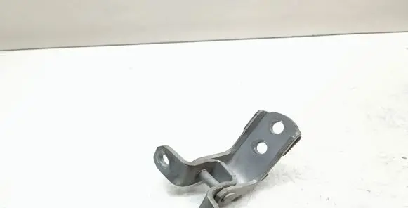 Toyota Prius (XW20) Front door upper hinge