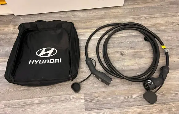 Hyundai Ioniq 5 Electric car charging cable 832325HY111 20211020