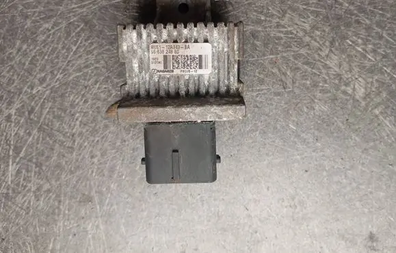 Peugeot 3008 I Glow plug pre-heat relay AV6112A343BA 9663824880
